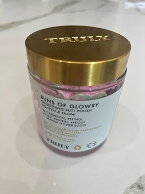 TRULY Buns of Glowry Smoothing Butt Polish - watermelon & retinol